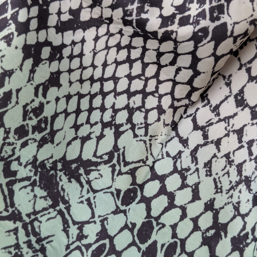 ☀️Simply Vera Wang shoulder bag green white snake fabric print - Picture 7 of 17